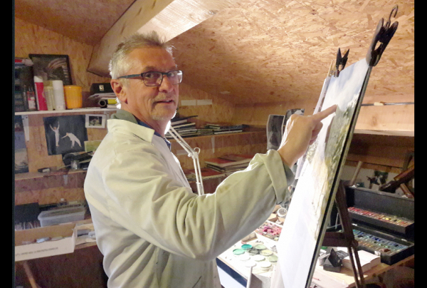 Christian CLESS, dans son atelier. Son style pastelliste traduit par la couleur les intensités de ses sensations face aux paysages, aux saisons. Il nous révèle la beauté, les variantes de la lumière, ses mille contrastes, reflets de vie de la Nature.