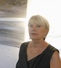 LA PEINTRE DENISE JENSEN. SES PAYSAGES ABSTRAITS VONT AU-DELA DU VISIBLE, AVEC UN LANGAGE PICTURAL DIFFEREND